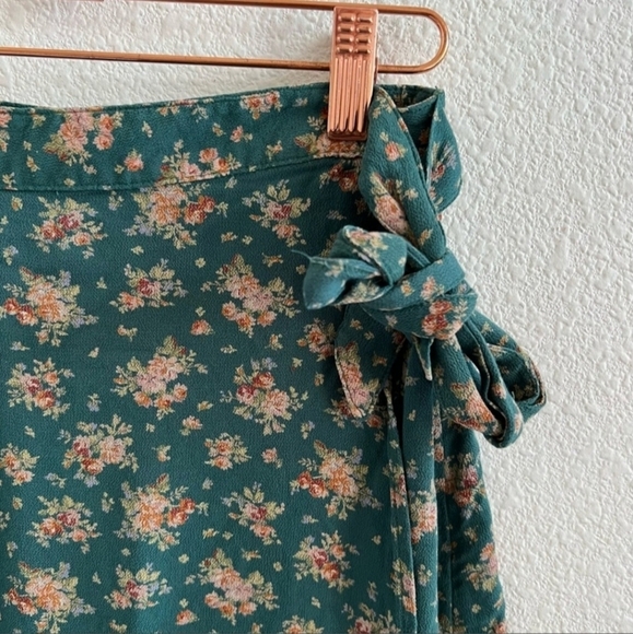 American Eagle AEO Green Floral Wrap Skirt Side Tie Women's Medium M Cottage EUC - Picture 6 of 11